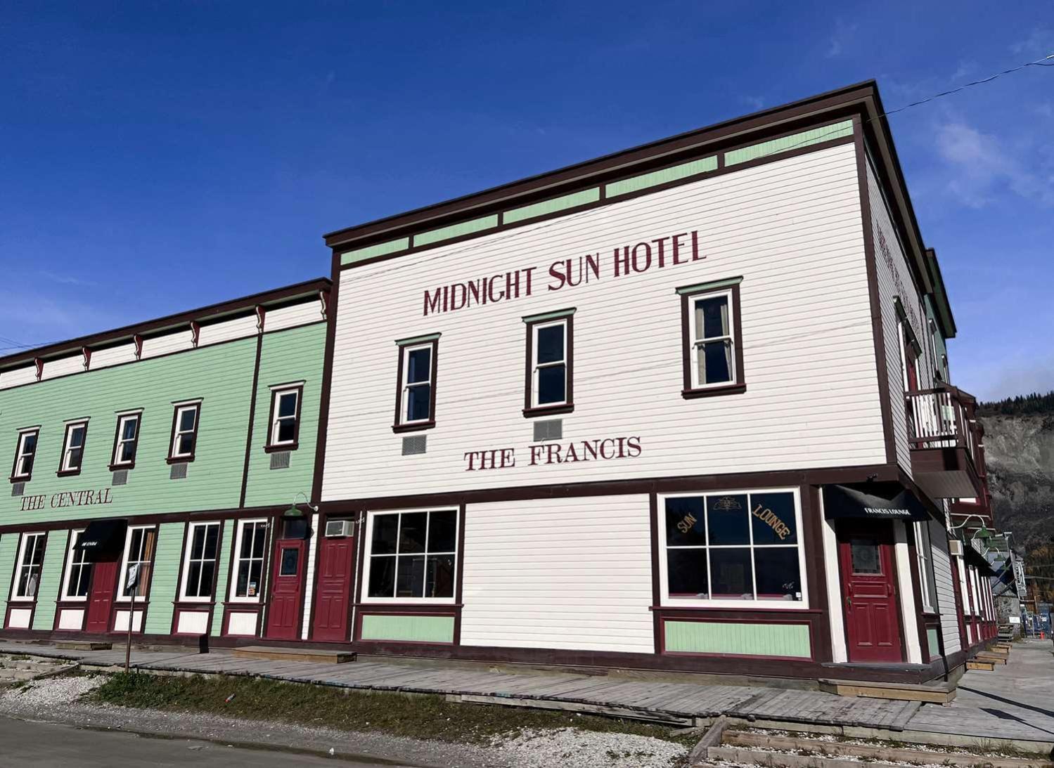Midnight Sun, A Coast Hotel Dawson City Bagian luar foto