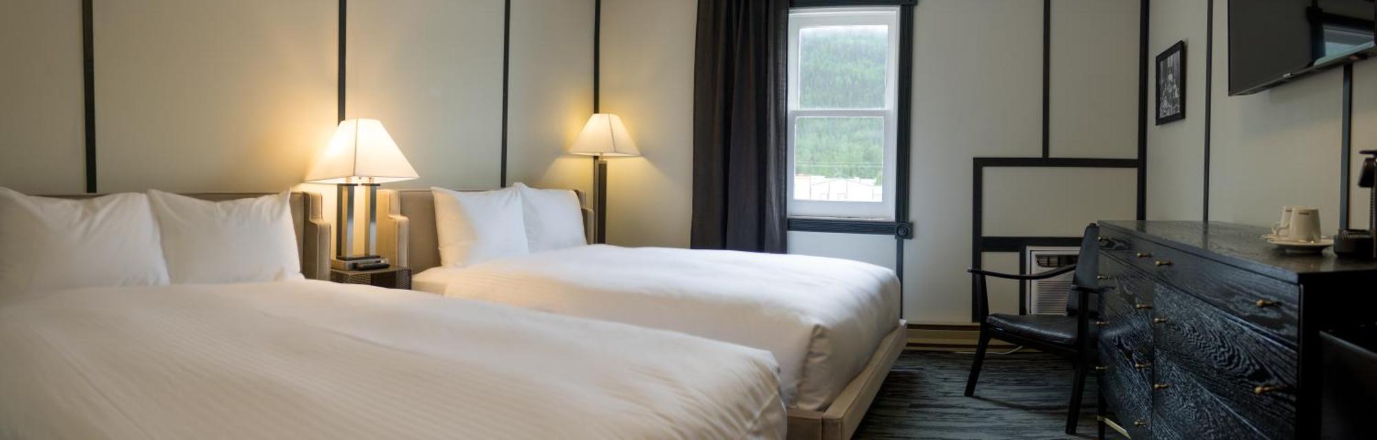 Midnight Sun, A Coast Hotel Dawson City Bagian luar foto
