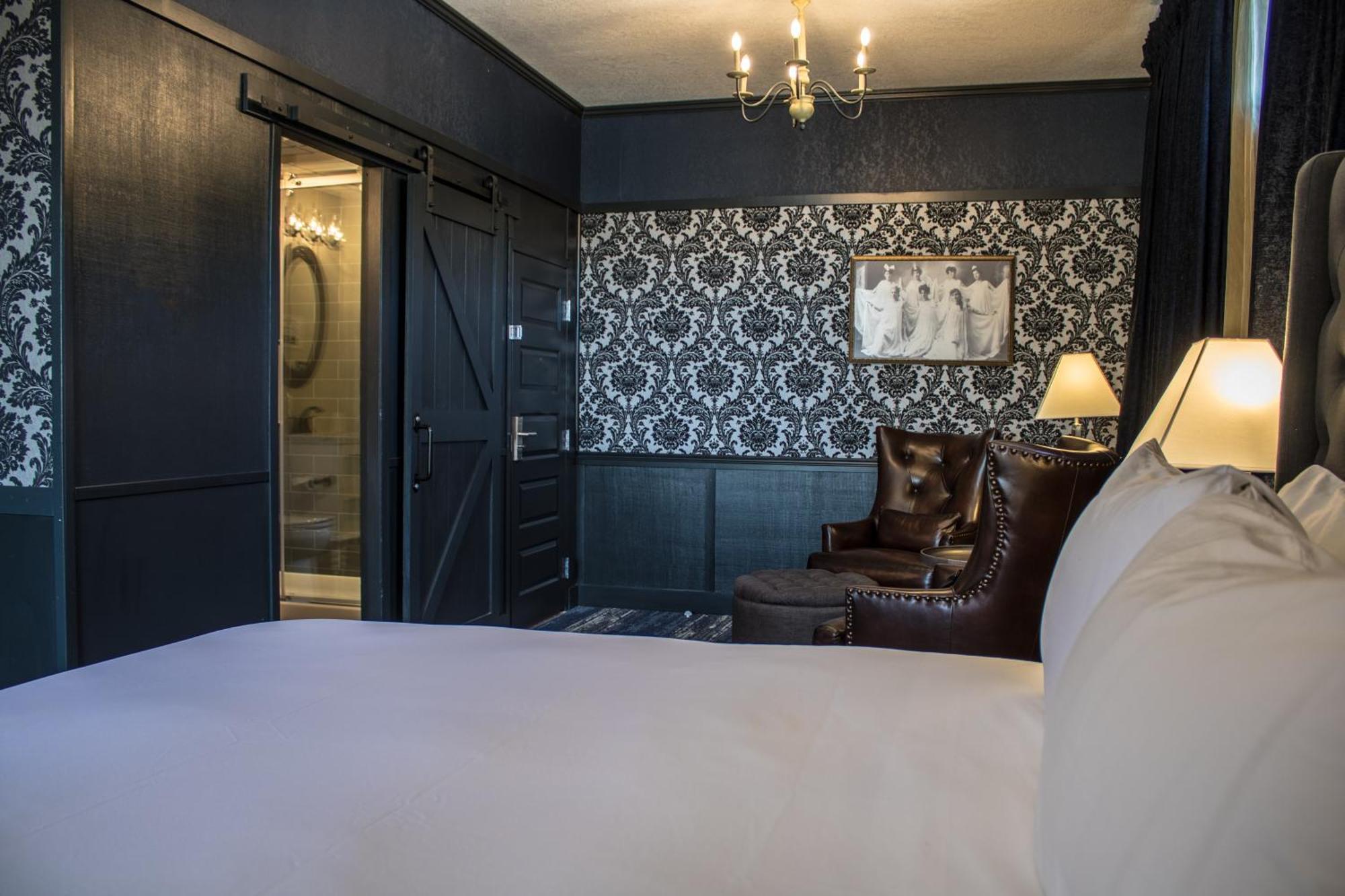 Midnight Sun, A Coast Hotel Dawson City Bagian luar foto