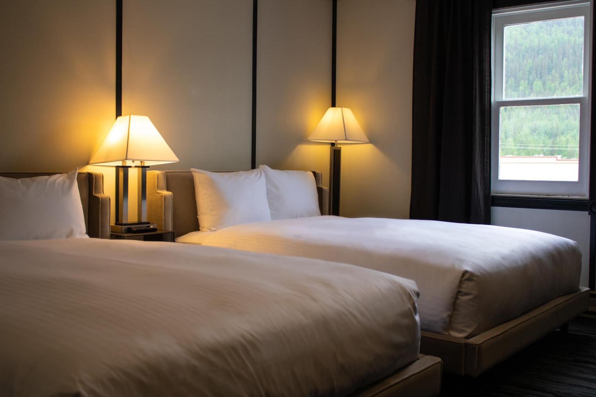 Midnight Sun, A Coast Hotel Dawson City Bagian luar foto