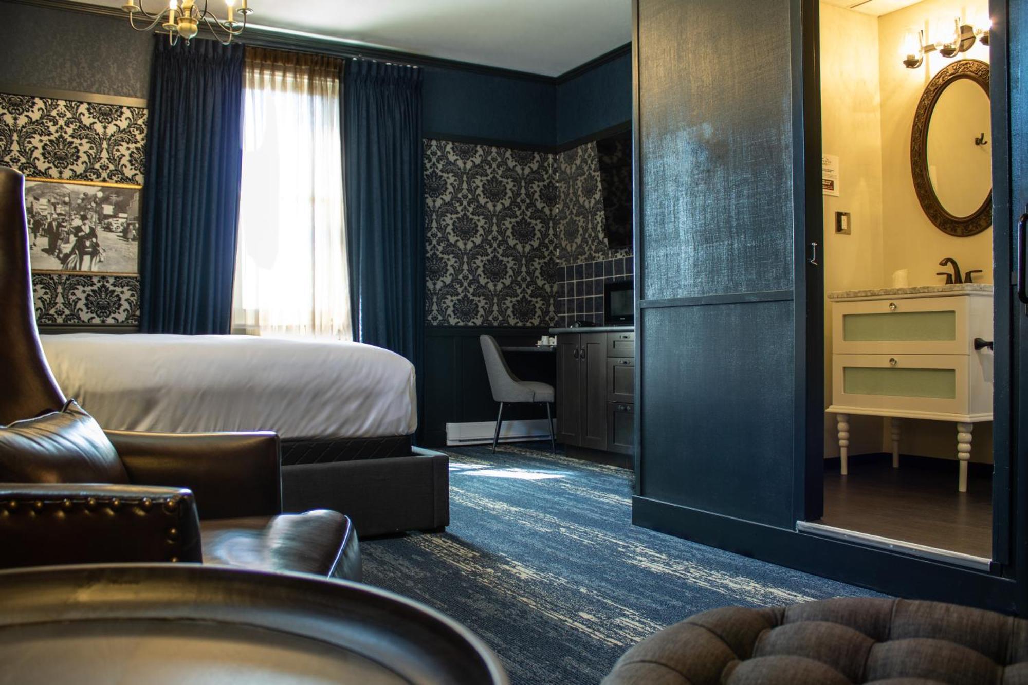 Midnight Sun, A Coast Hotel Dawson City Bagian luar foto