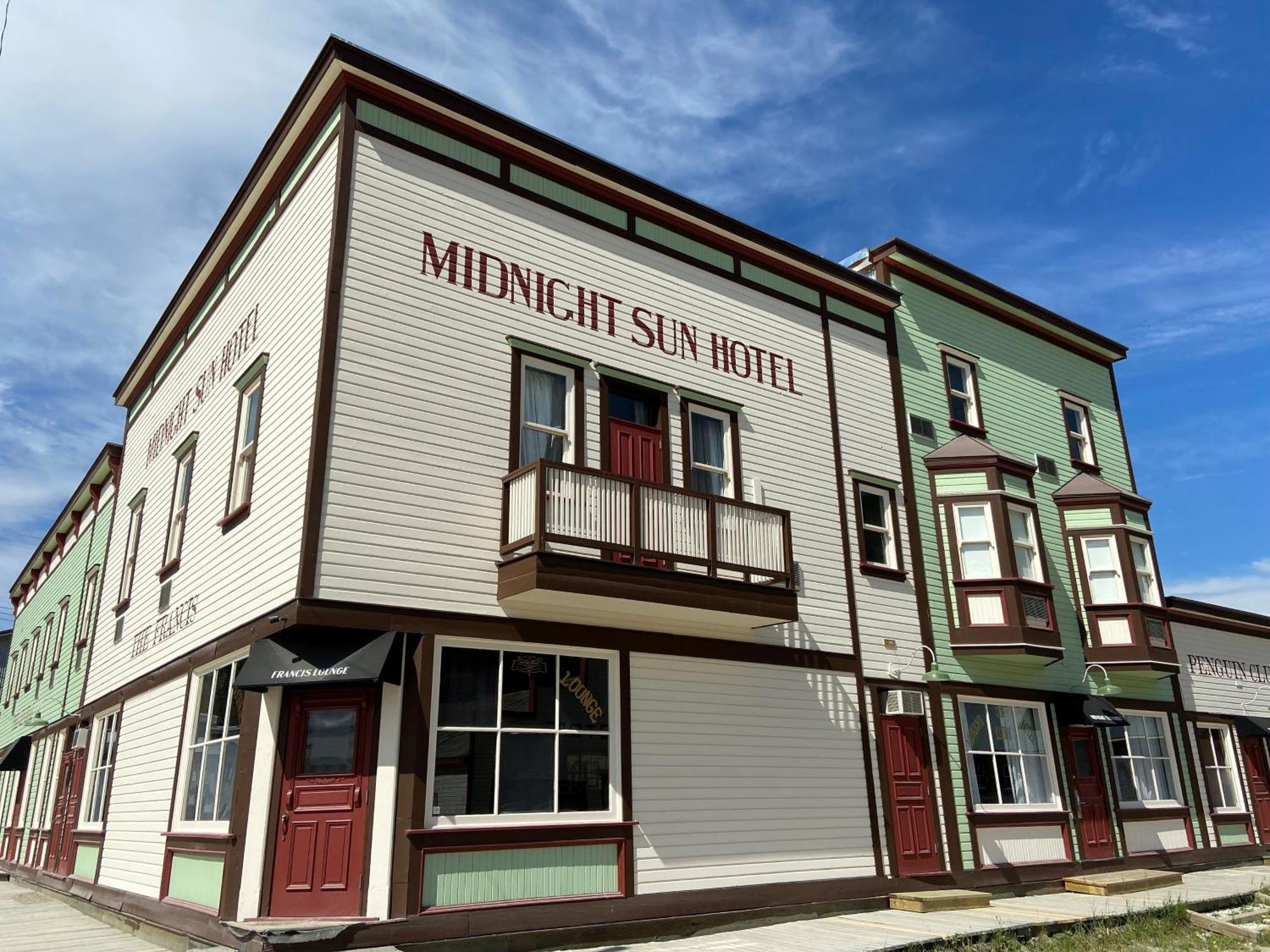 Midnight Sun, A Coast Hotel Dawson City Bagian luar foto