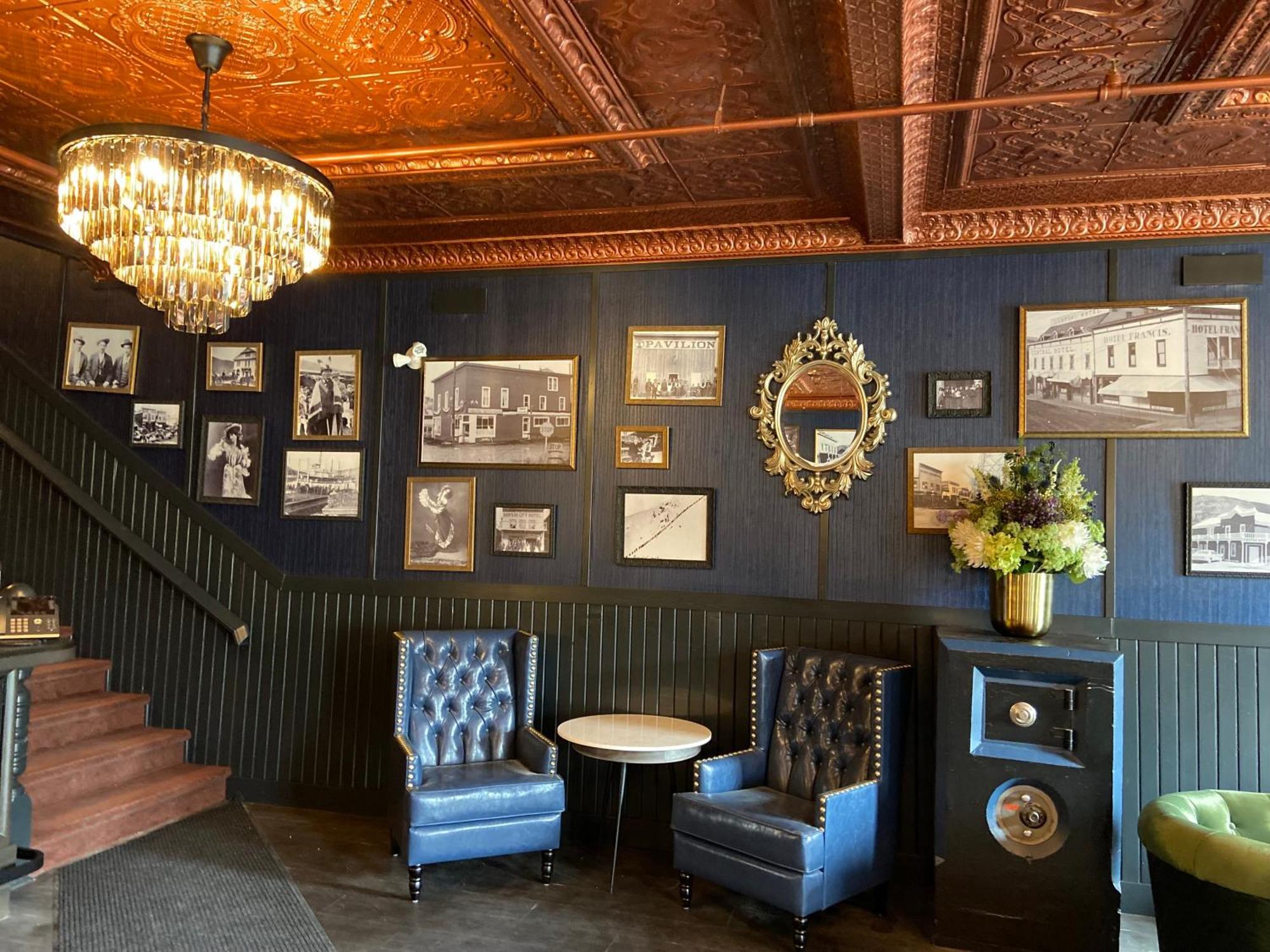 Midnight Sun, A Coast Hotel Dawson City Bagian luar foto